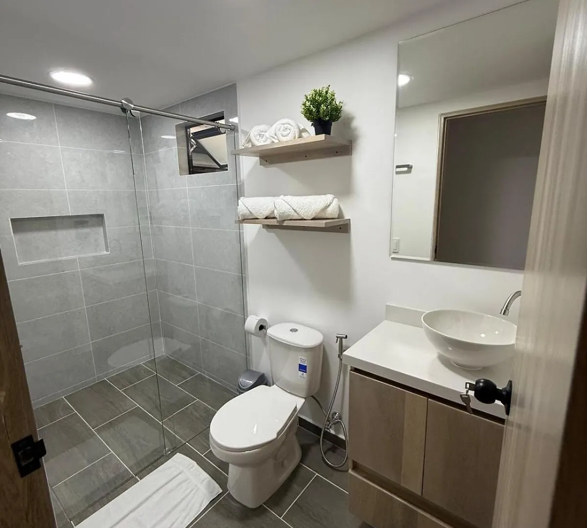 201New Apartment Perfect Location Close To Poblado メデジン