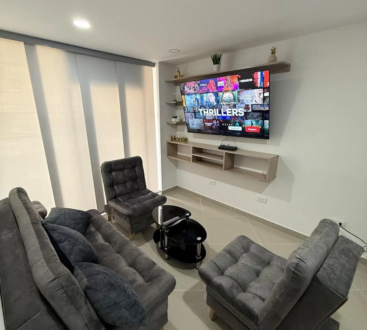 201New Apartment Perfect Location Close To Poblado メデジン